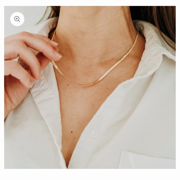 Like new 18k gold filled necklace 3mm Herringbone Necklace 18” like new - Picture 2 of 7